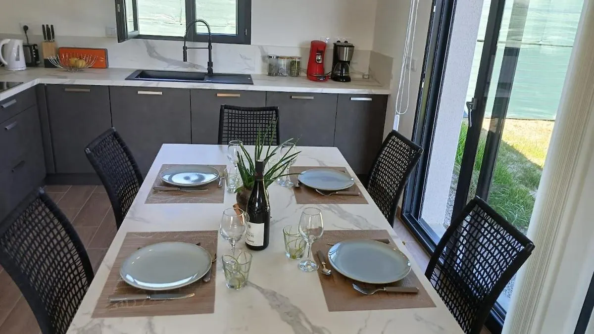 Maison Tout Confort, 4 Pers Parking Prive Le Pont-de-Beauvoisin Villa